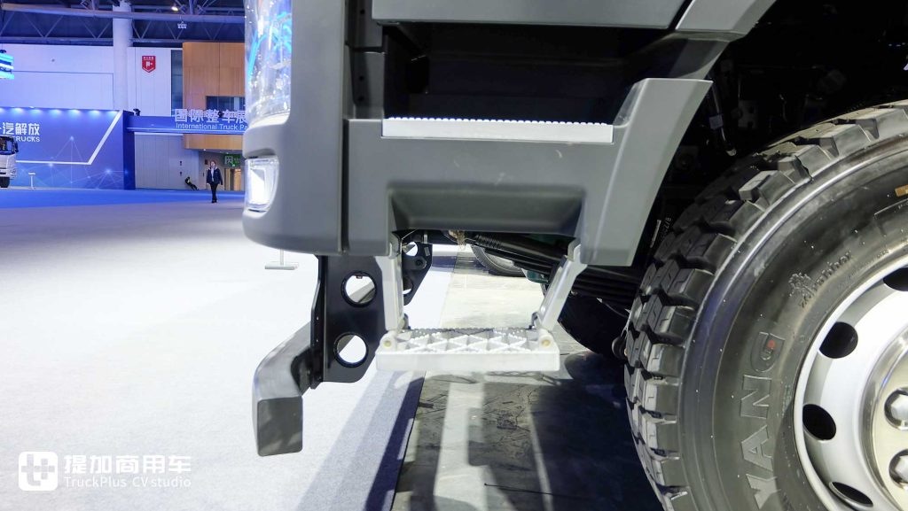 550 HP! Tripod-Inspired Design + Comfortable Interior: What Are the Strengths of FAW TRUCKS’ Export-Model CORTRON CT 550 Dump Truck?