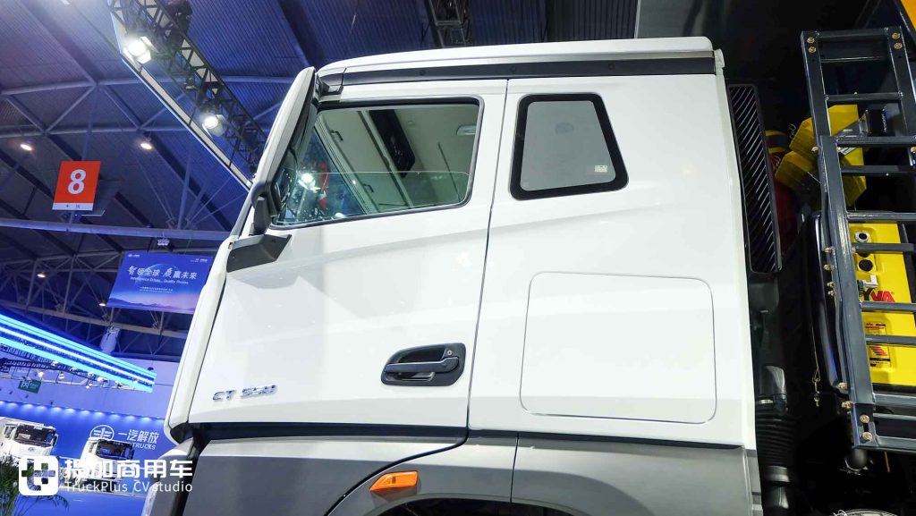 550 HP! Tripod-Inspired Design + Comfortable Interior: What Are the Strengths of FAW TRUCKS’ Export-Model CORTRON CT 550 Dump Truck?