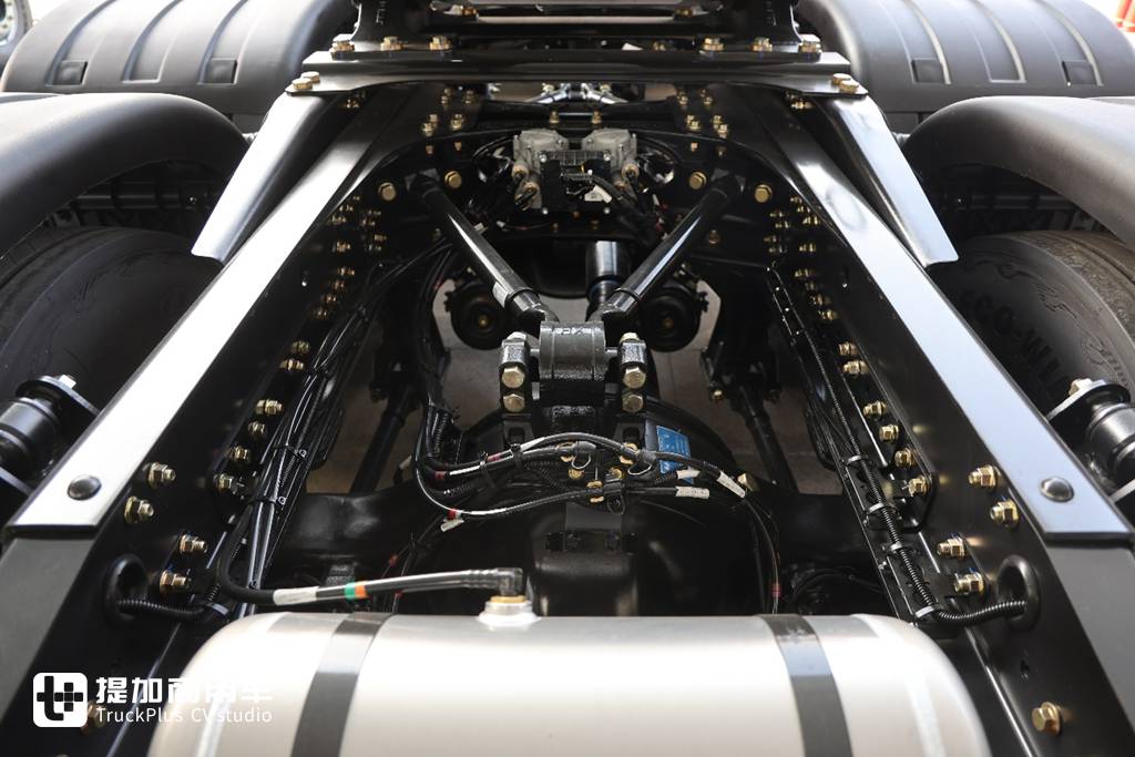 Elevating Premiumness to New Heights: Shacman’s All-New X6000 Arrives – A Live Review of the Super Flagship Tractor Reveals All Upgrades and Improvements!