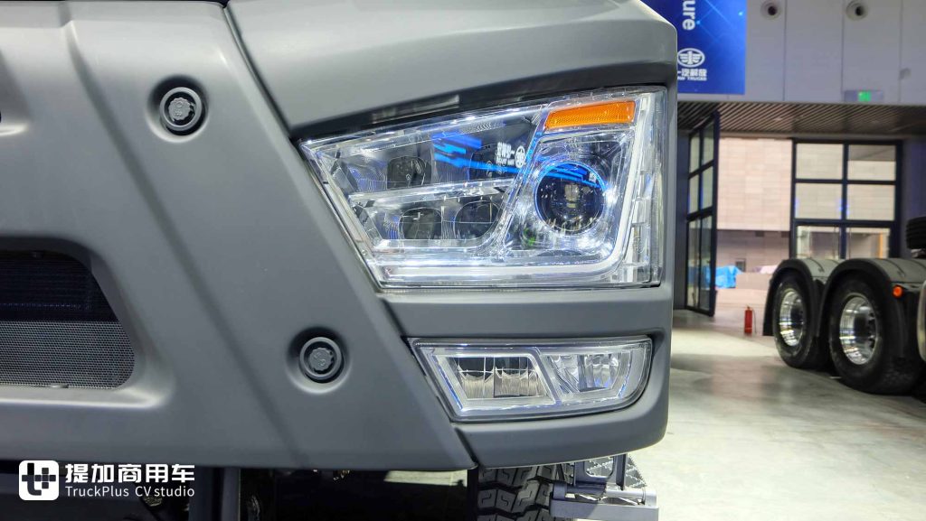 550 HP! Tripod-Inspired Design + Comfortable Interior: What Are the Strengths of FAW TRUCKS’ Export-Model CORTRON CT 550 Dump Truck?