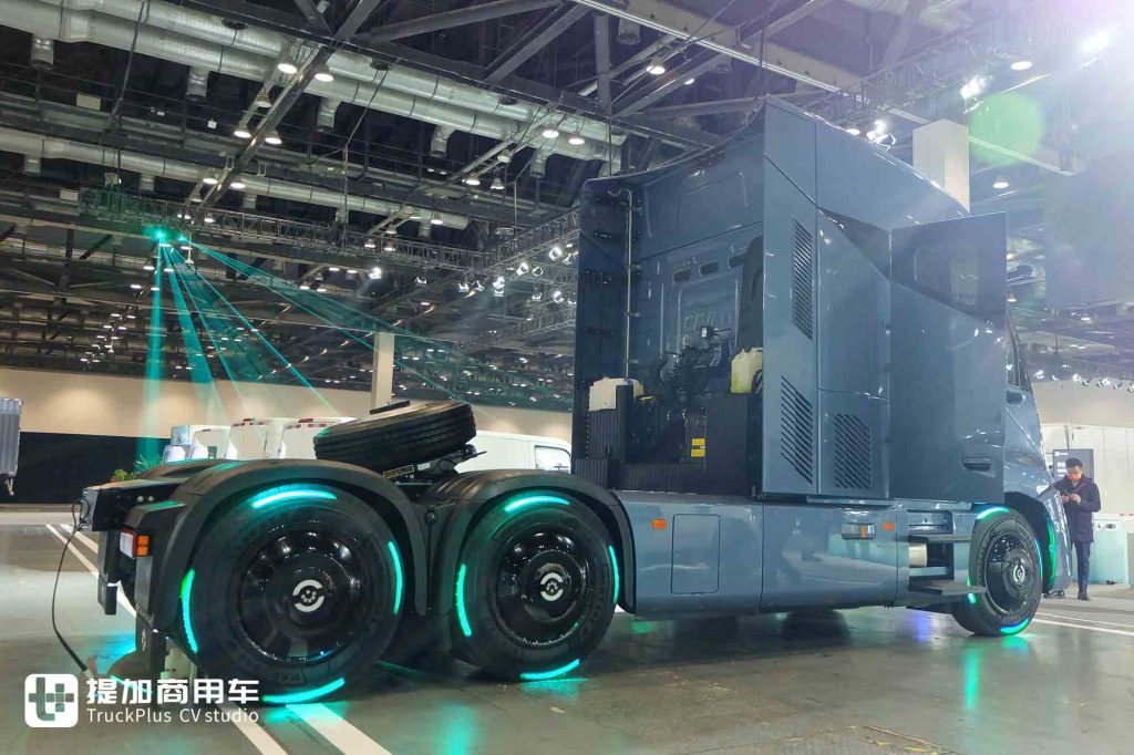 China’s First Mass-Produced Liquid Hydrogen Heavy Truck! Wedge-Shaped Body + RV-Grade Living Cabin: A Live Review of Foton Cavan BEACON Liquid Hydrogen Heavy Truck