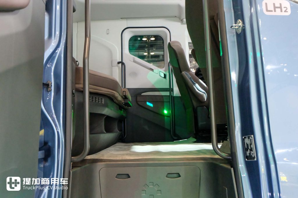 China’s First Mass-Produced Liquid Hydrogen Heavy Truck! Wedge-Shaped Body + RV-Grade Living Cabin: A Live Review of Foton Cavan BEACON Liquid Hydrogen Heavy Truck