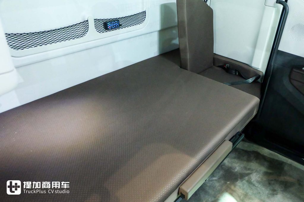China’s First Mass-Produced Liquid Hydrogen Heavy Truck! Wedge-Shaped Body + RV-Grade Living Cabin: A Live Review of Foton Cavan BEACON Liquid Hydrogen Heavy Truck