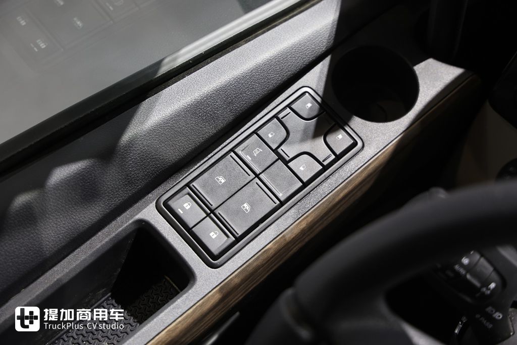 A New Flagship of China’s High-End Heavy Trucks: Sinotruk Howo KS Is Here – Live Review Uncovers Its Strengths