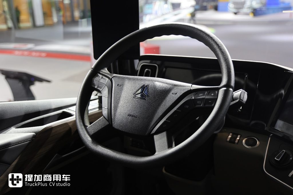 A New Flagship of China’s High-End Heavy Trucks: Sinotruk Howo KS Is Here – Live Review Uncovers Its Strengths