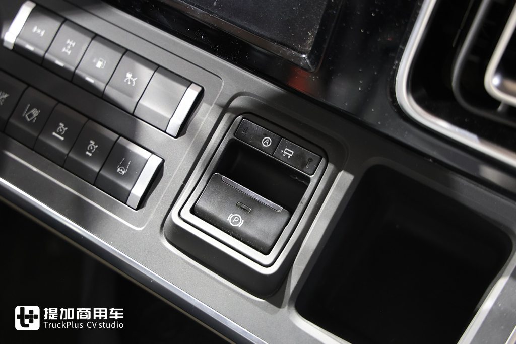 A New Flagship of China’s High-End Heavy Trucks: Sinotruk Howo KS Is Here – Live Review Uncovers Its Strengths