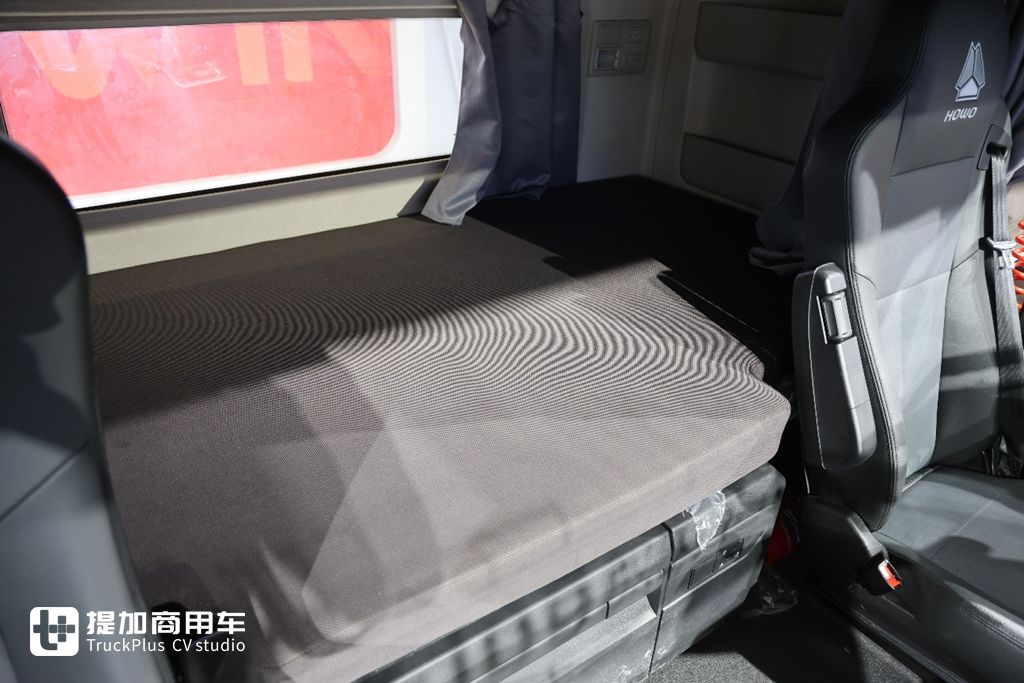 A New Flagship of China’s High-End Heavy Trucks: Sinotruk Howo KS Is Here – Live Review Uncovers Its Strengths