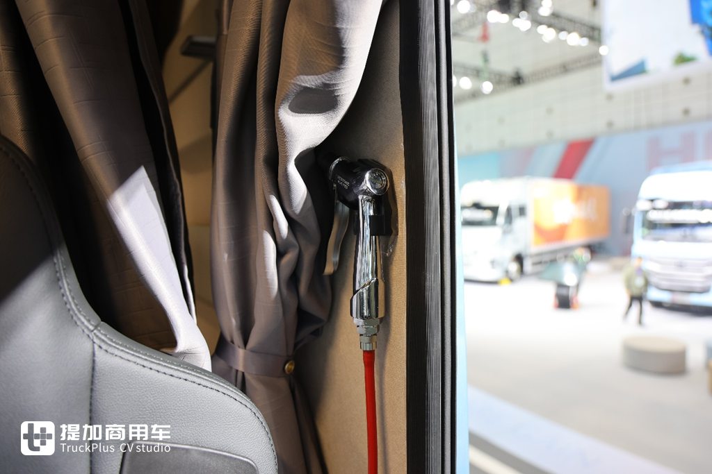 A New Flagship of China’s High-End Heavy Trucks: Sinotruk Howo KS Is Here – Live Review Uncovers Its Strengths