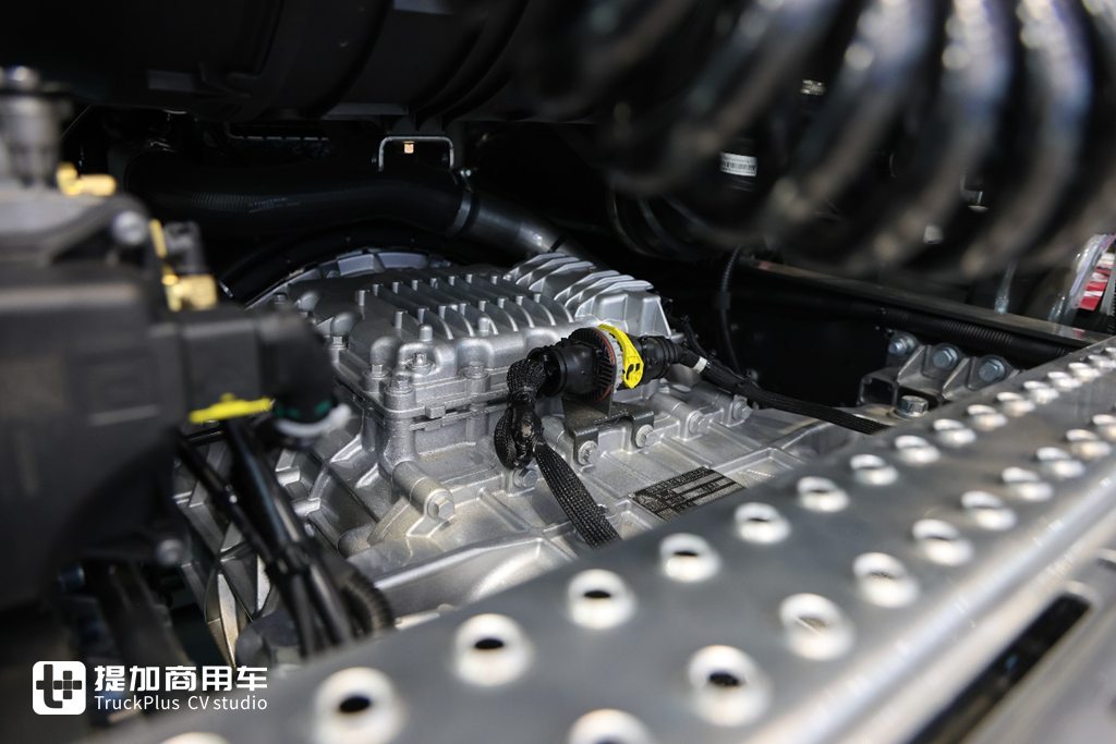 A New Flagship of China’s High-End Heavy Trucks: Sinotruk Howo KS Is Here – Live Review Uncovers Its Strengths
