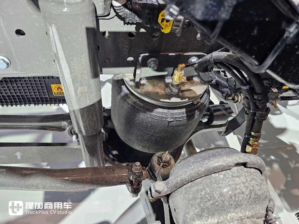 A New Flagship of China’s High-End Heavy Trucks: Sinotruk Howo KS Is Here – Live Review Uncovers Its Strengths