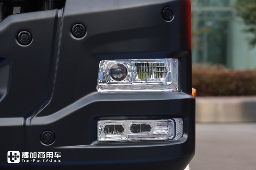 Sitrak G7S Plateau Version Dump Truck: Equipped with 580HP MAN Engine & Ultra-Comfortable Interior – A Live Review