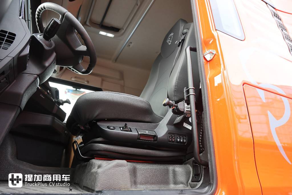 Sitrak G7S Plateau Version Dump Truck: Equipped with 580HP MAN Engine & Ultra-Comfortable Interior – A Live Review