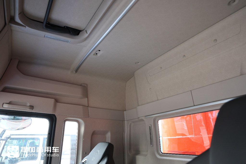 Sitrak G7S Plateau Version Dump Truck: Equipped with 580HP MAN Engine & Ultra-Comfortable Interior – A Live Review