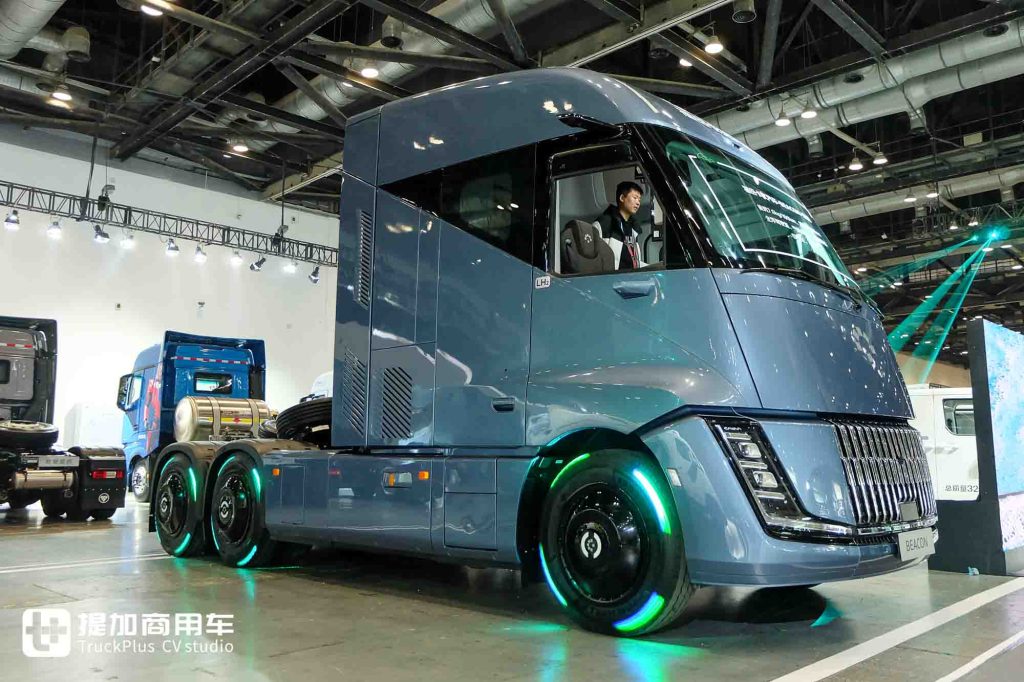 China’s First Mass-Produced Liquid Hydrogen Heavy Truck! Wedge-Shaped Body + RV-Grade Living Cabin: A Live Review of Foton Cavan BEACON Liquid Hydrogen Heavy Truck