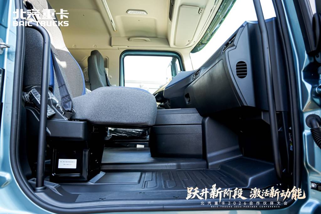 Fuel-Electric Dual-Power Drive! BAIC Heavy Duty Truck Unveils a Range of New Products at 2026 Partner Conference