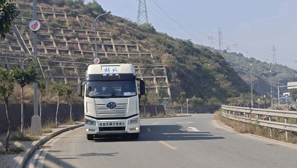 FAW TRUCKS Liquid Hydrogen Heavy Truck Launches Public Road Demonstration Operation with 1,000km Range