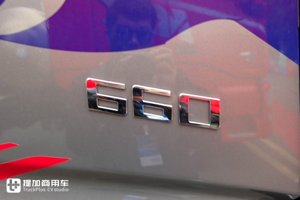 Dragon Spirit Powers Chinese Truck Culture! Modified Chenglong HK Makes a Striking Debut – Custom Parts Elevate Its Dominance!