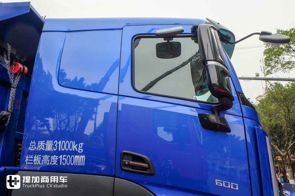 Built for High-Altitude Heavy-Duty Dump Work? 600 HP + Flat-Floor Cab — This Chenglong HK Delivers Serious Power!