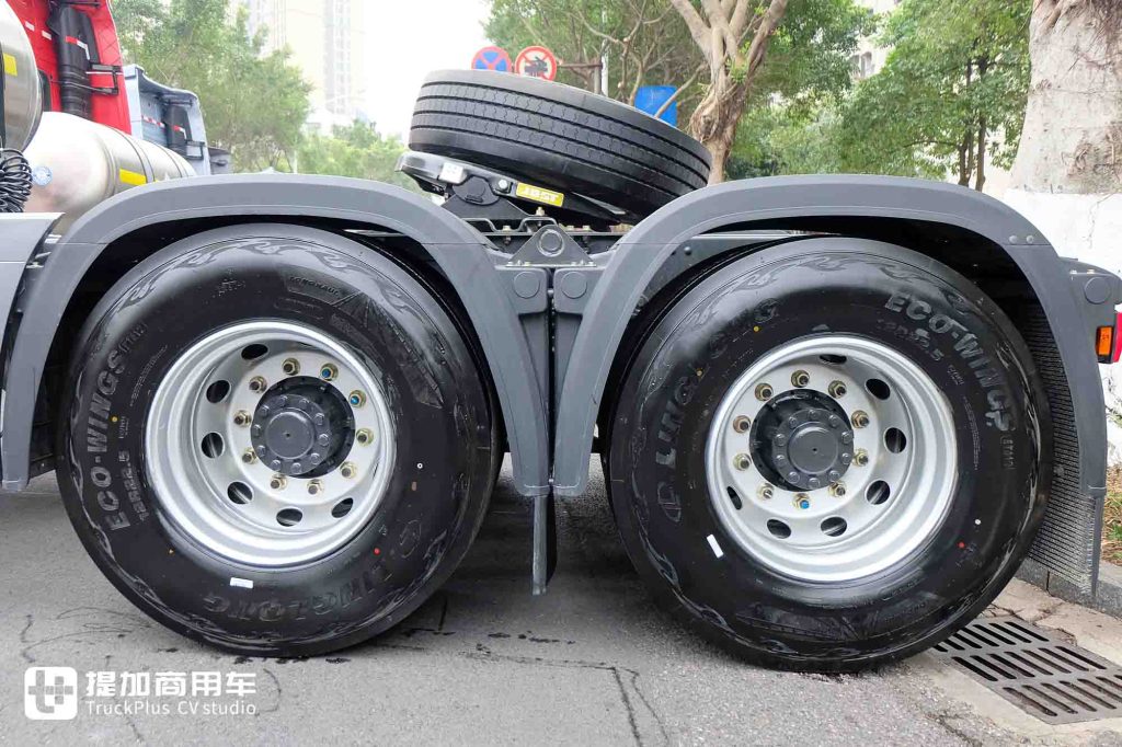 Dragon Spirit Powers Chinese Truck Culture! Modified Chenglong HK Makes a Striking Debut – Custom Parts Elevate Its Dominance!
