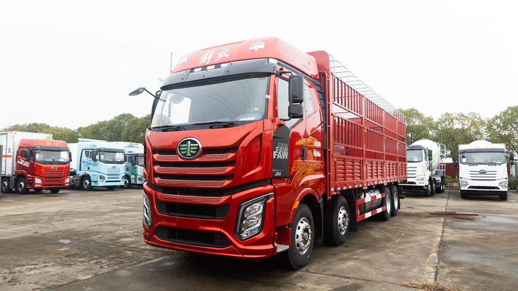 FAW J6V 8×4 Cargo Truck: Defining a New Standard for High-Efficiency Operation