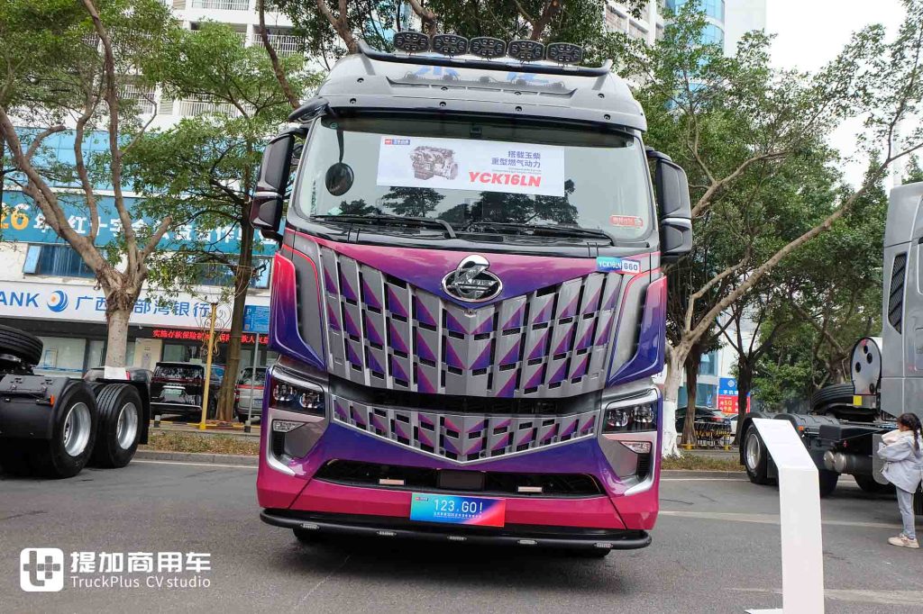Dragon Spirit Powers Chinese Truck Culture! Modified Chenglong HK Makes a Striking Debut – Custom Parts Elevate Its Dominance!