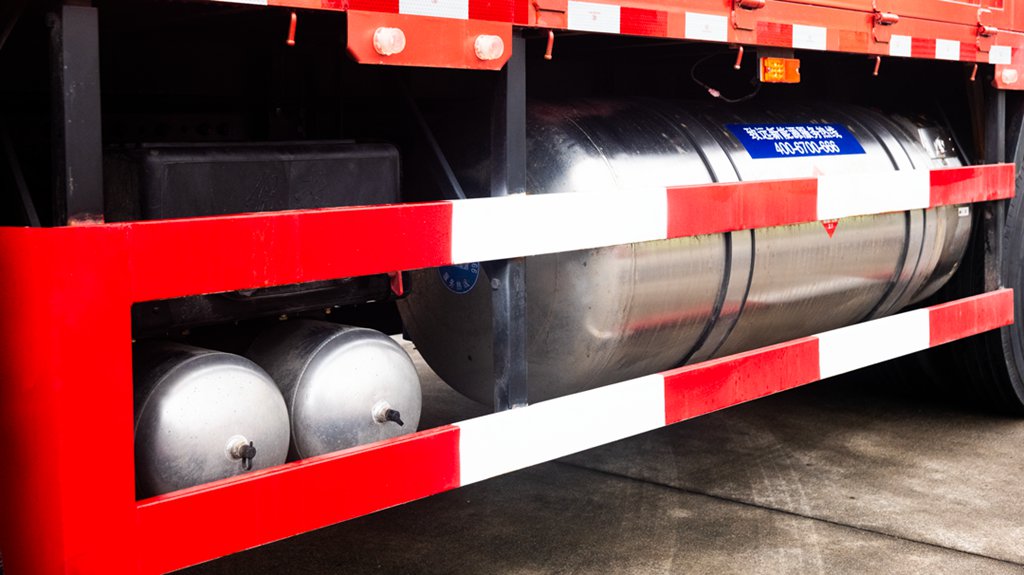 FAW J6V 8×4 Cargo Truck: Defining a New Standard for High-Efficiency Operation