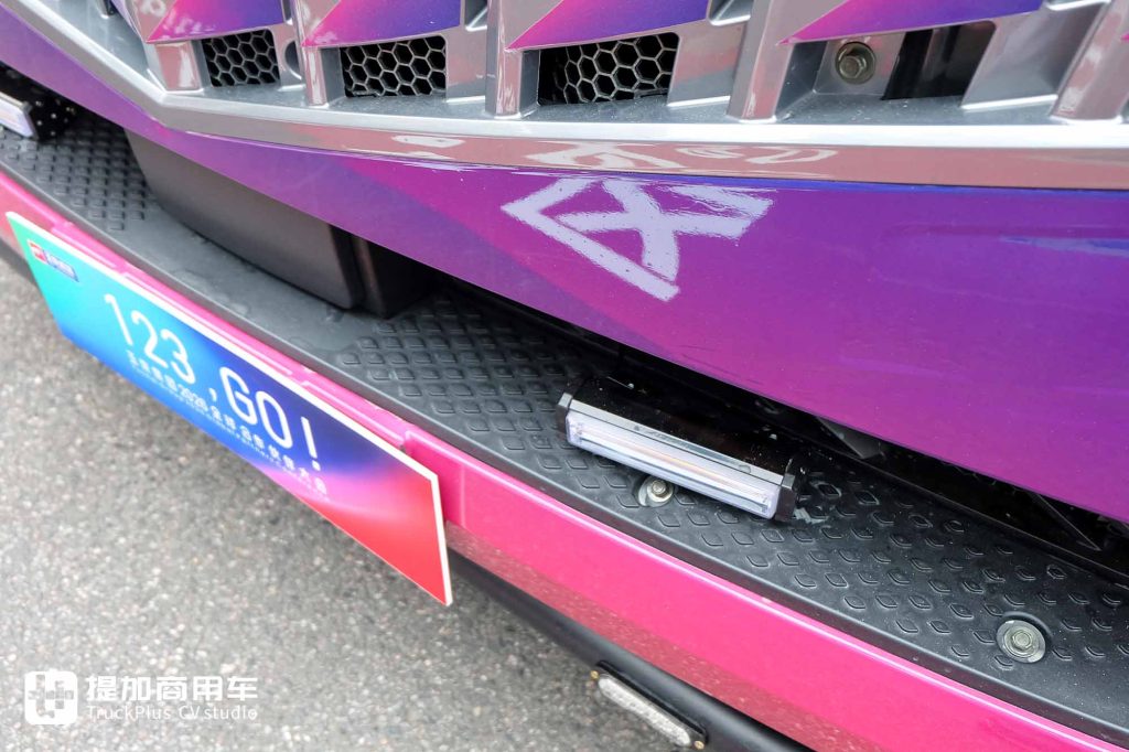 Dragon Spirit Powers Chinese Truck Culture! Modified Chenglong HK Makes a Striking Debut – Custom Parts Elevate Its Dominance!