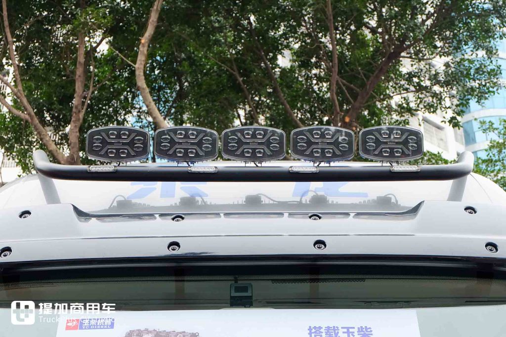 Dragon Spirit Powers Chinese Truck Culture! Modified Chenglong HK Makes a Striking Debut – Custom Parts Elevate Its Dominance!