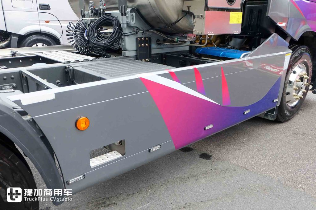 Dragon Spirit Powers Chinese Truck Culture! Modified Chenglong HK Makes a Striking Debut – Custom Parts Elevate Its Dominance!