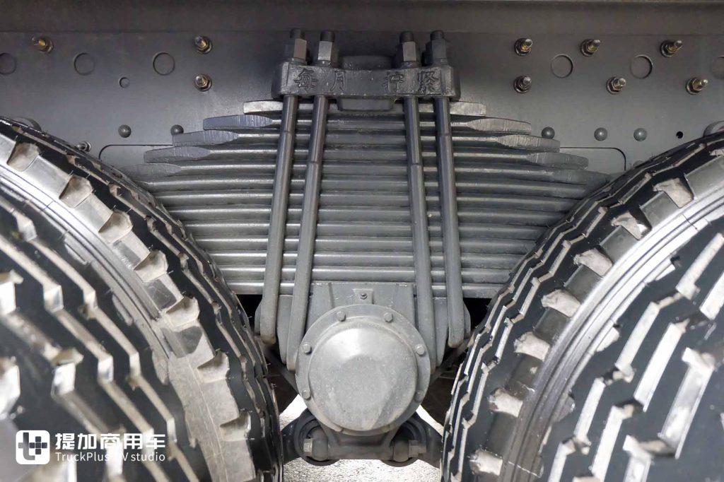 Built for High-Altitude Heavy-Duty Dump Work? 600 HP + Flat-Floor Cab — This Chenglong HK Delivers Serious Power!